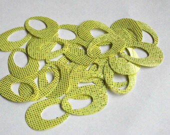 25 Lantejoulas em Formato de Gota / Cor Verde Limão com Estampa de Bolinhas Prateadas / Código POS359