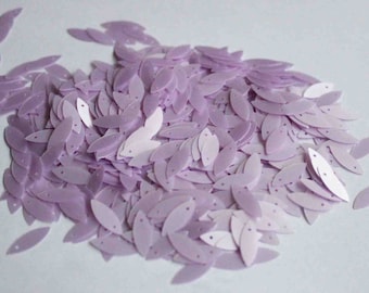 100 lantejoulas em formato de pétalas/folhas de cor roxo claro fosco / KBIS226