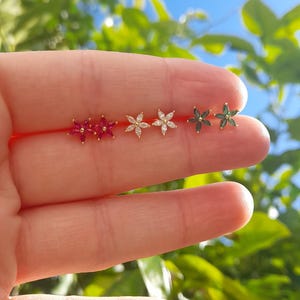 orecchini margherite colorate, orecchini in argento sterling 925, orecchini a fiore colorati, orecchini floreali a perno, fiori rosa, verdi