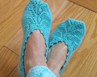 Knitting Pattern Slipper Socks, Lavender Lace Socks, women's slippers, easy quick knit sock fingering yarn, DIY gift