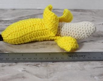 Crochet Banana Plush Toy: Handmade Play Food with Removable Peel