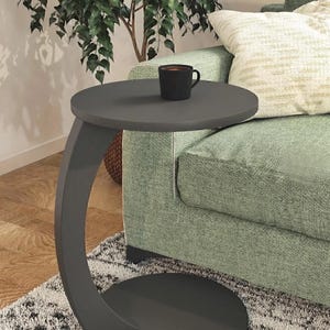 Mesa redonda en forma de C para portátil, moderna mesa de sofá con ruedas, mesa auxiliar remota de nogal para sofá, mesa con ruedas para sala de estar, fácil de montar.