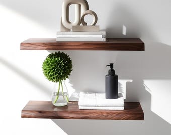 Live Edge Floating Regale, kundenspezifische Holzregale, personifizierte rustikale Regale, Badezimmerregale, Bauernhaus schwer, zurückgefordertes industrielles Holz
