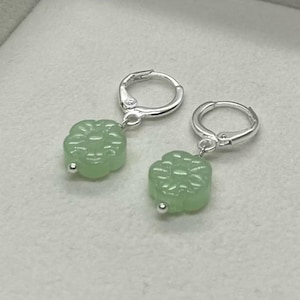 Jade Bead Flower-Shaped Earrings – Natural Green Jade Jewelry – Handmade Floral Earrings – Boho Gemstone Earrings – Gift for Her