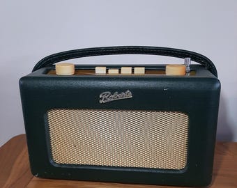 Roberts R250 Revival Radio in Green - fully working in fair condition.  FM/MW/LW Retro style in classic Roberts colour