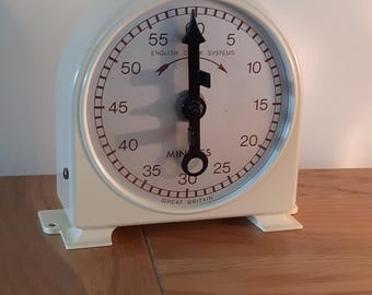 Smiths English Clock Systems 60 min countdown timer. Manual wind, with bell alert. Works, in nice condition. Kitchen / darkroom / lab