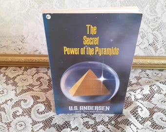 Vintage 1977 Paperback: The Secret Power of the Pyramids