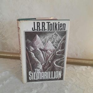 Vintage fantasy book, book The Silmarillion JRR Tolkien 1977 1st US ed 9th print hardcover with map, Middle Earth classic