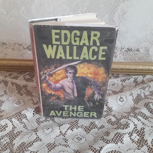 Vintage Crime Novel: The Avenger by Edgar Wallace, 1970 Hardcover