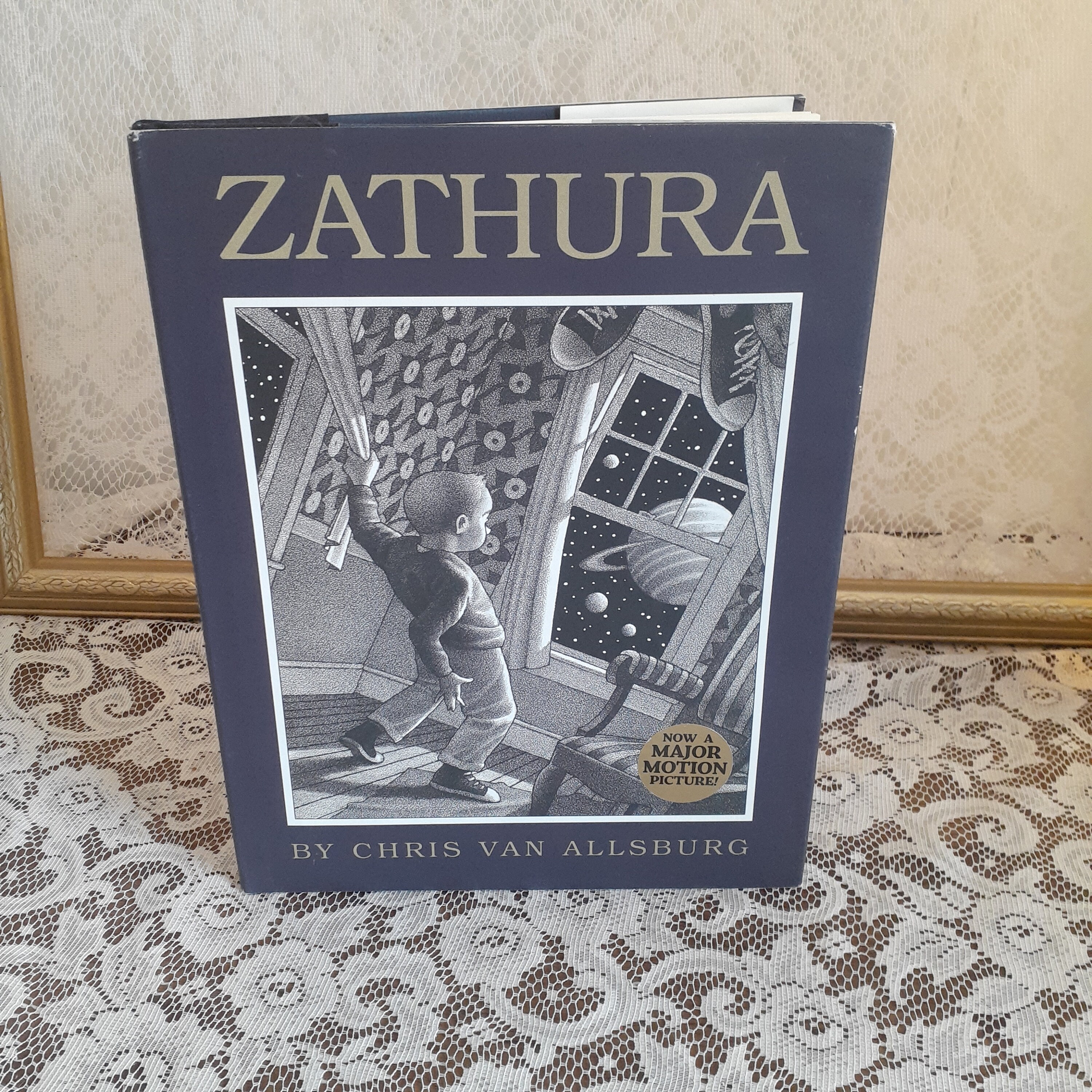 Zathura A Space Adventure by Chris Van Allsburg, Vintage 2002 Hardcover Children's Book - Etsy 日本 Zathura A Space Adventure by Chris Van Allsburg, Vintage 2002 Hardcover Children's Book - Etsy 日本