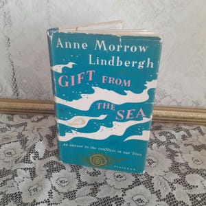 Vintage Inspirational Book, Gift From The Sea Book, Anne Morrow Lindbergh 1962, Hardcover Reflection & Wisdom