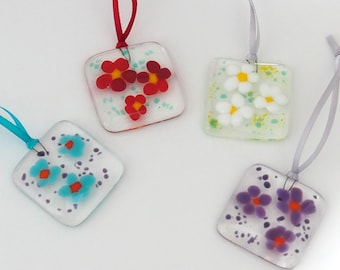 Fused Glass Mini Suncatcher - Handmade Glass Flower Token - Gift for Mum Friendship Gift - Fired Creations EH 1379
