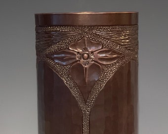 Dogwood Cathedral Vase, Three Blossom 2.5x8