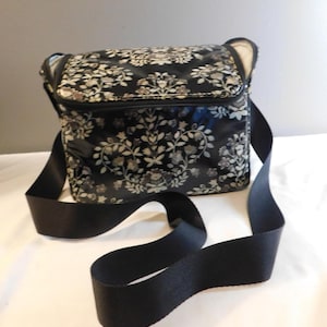 Amazon Vera Bradley Large Traveler Duffel Peacock Garden Vera Bradley ヴェラ・ブラッドリー ボストンバッグ
