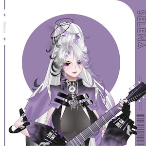 Puede incluir: Una ilustración digital de una mujer con cabello blanco largo que lleva un atuendo morado y negro y toca una guitarra eléctrica negra. El fondo es un círculo morado con la palabra "Showcase" en la esquina superior izquierda y la palabra "SELENA" en la esquina superior derecha.