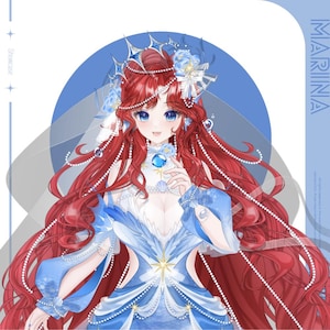 Peut inclure: Une illustration numérique d'une femme aux longs cheveux roux portant une robe bleue et blanche avec un motif d'étoile. Elle porte une couronne avec un bijou bleu et un collier de perles. L'arrière-plan est un cercle bleu clair.