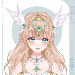 Puede incluir: Una ilustración digital de una joven con cabello largo y rubio, vestida con un vestido blanco con detalles dorados y turquesa. Lleva una corona con gemas turquesas y alas blancas en la cabeza. El fondo es azul claro.