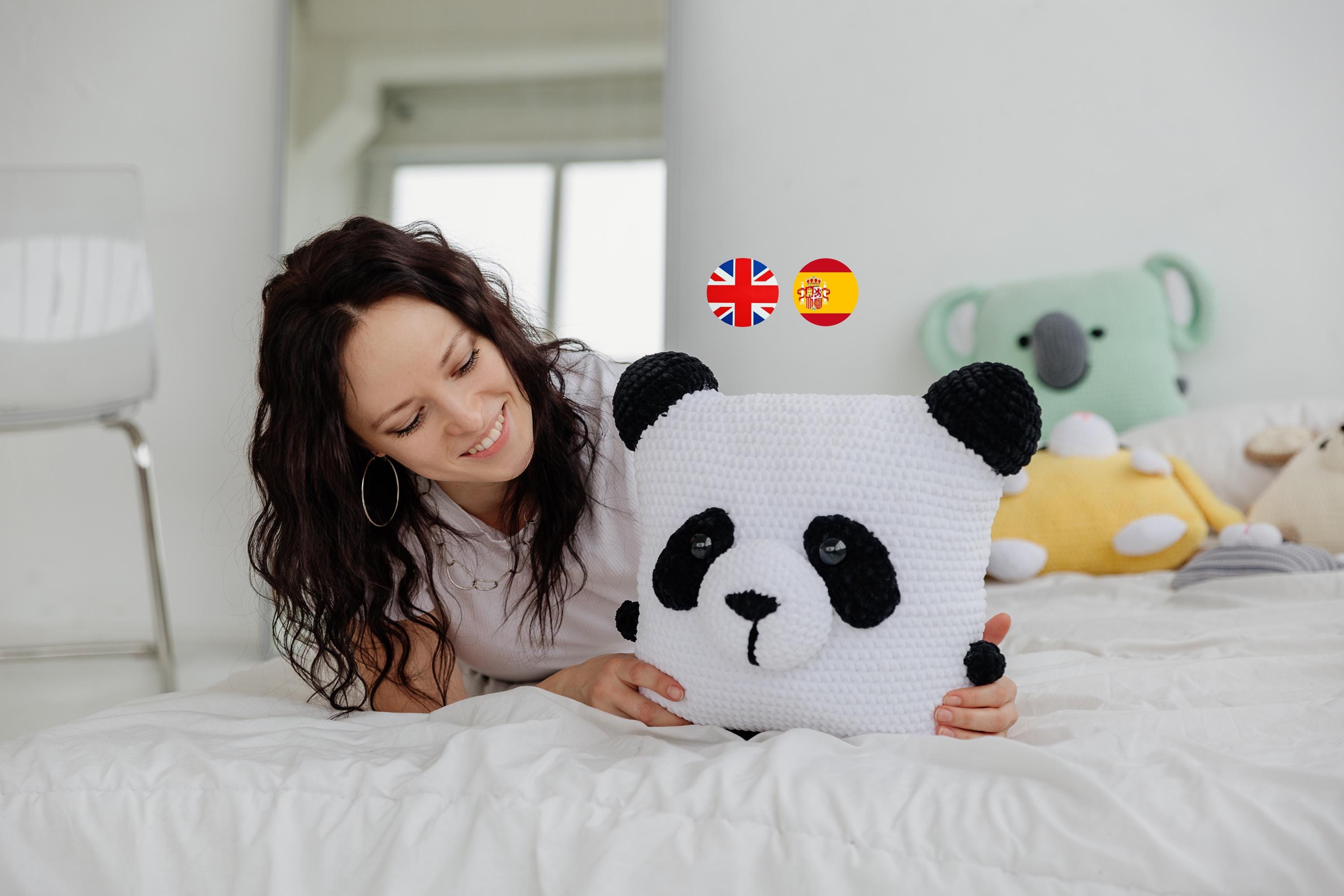 Crochet pillow panda España