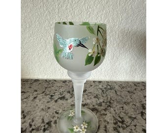 VTG-beker met steel, handgeschilderd satijn, gedetailleerde kolibries, bloemen, wijnglas