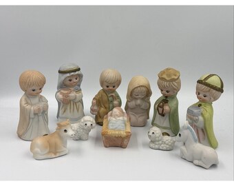 VTG keramische kitscherige kerststal 11-delige set Mary Joseph Baby Jesus, compleet Taiwan