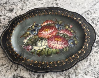 Bandeja metálica rusa vintage pintada a mano / Plato decorativo de coleccionista de 33 cm de largo