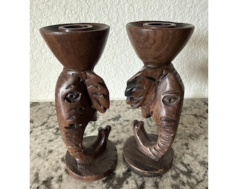 Paar VTG handgesneden olifant stam primitieve volkskunst houten kandelaars