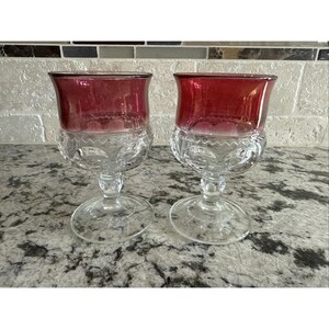 Juego de 2 mini copas de vino/cordial Vintage Ruby Flash Kings Crown Thumbprint
