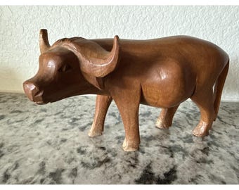 Handgesneden massief houten Afrikaanse waterbuffel sculptuur houten decorbeeldje