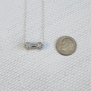 Collier haltère, bijoux d'entraînement, collier femme forte, collier de fitness, bijoux d'haltérophilie, cadeau d'entraînement pour rat de gym, cadeau de fête des mères Silver