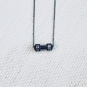 Collier haltère, bijoux d'entraînement, collier femme forte, collier de fitness, bijoux d'haltérophilie, cadeau d'entraînement pour rat de gym, cadeau de fête des mères Black w/clear cz- #2