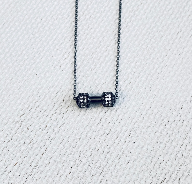 Collier haltère, bijoux d'entraînement, collier femme forte, collier de fitness, bijoux d'haltérophilie, cadeau d'entraînement pour rat de gym, cadeau de fête des mères Black w/clear cz- #2