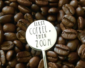 Kaffee Stir Stick, Kaffee Rührer, Getränke Rührer, Kaffee-Geschenk, Kaffee-Liebhaber, Kaffee Humor, Zoom Treffen Humor, erste Kaffee dann Zoom