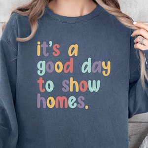 It&#39;s A Good Day To Show Homes Sweatshirt, Mothers Day Gift, Good Day Sweater, Show Homes Sweat, Home Sweater, Homeless Sweat, Christmas Gift