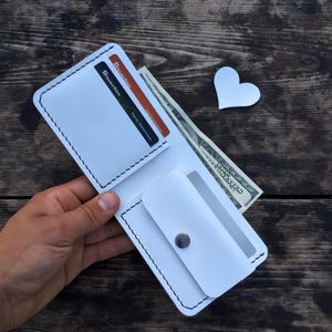 Cartera de cuero hecha a mano de cuero genuino en color blanco / Cartera minimalista de cuero hecha a mano / Regalo para mujer