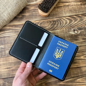 Leder Reisebrieftasche – Schwarzes Leder | Handgemachter Passhalter | Minimalistisches Geschenk für den Reisenden