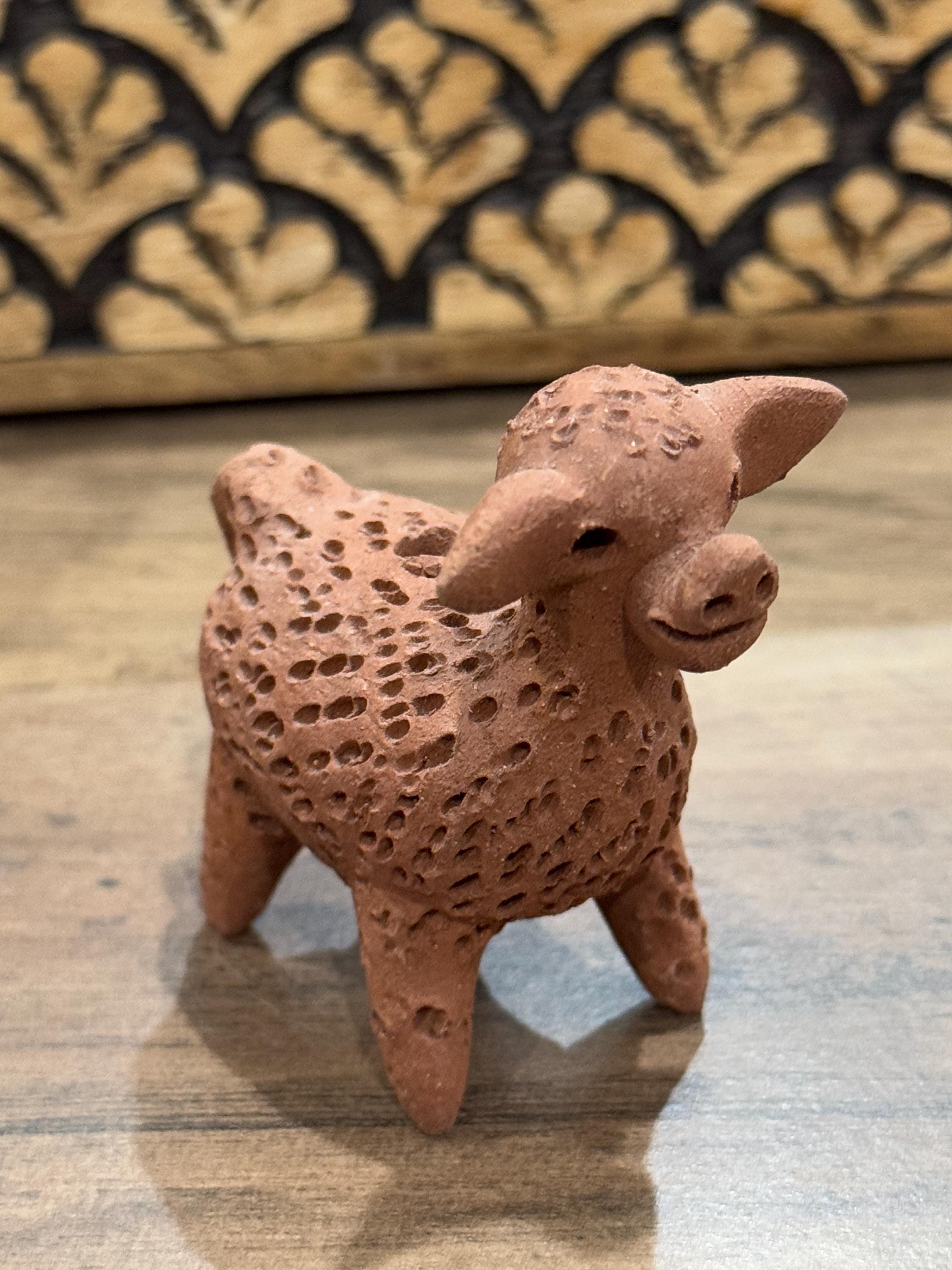 手作りの粘土の羊の置物 - Etsy 日本