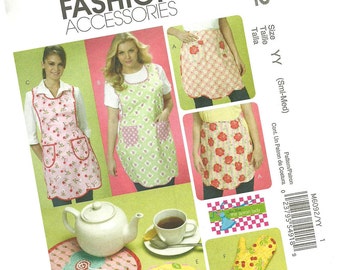 MCCALLS PATTERN M6092 ladies full apron, hot mitt, half apron, hot pads, new and uncut, size small and medium