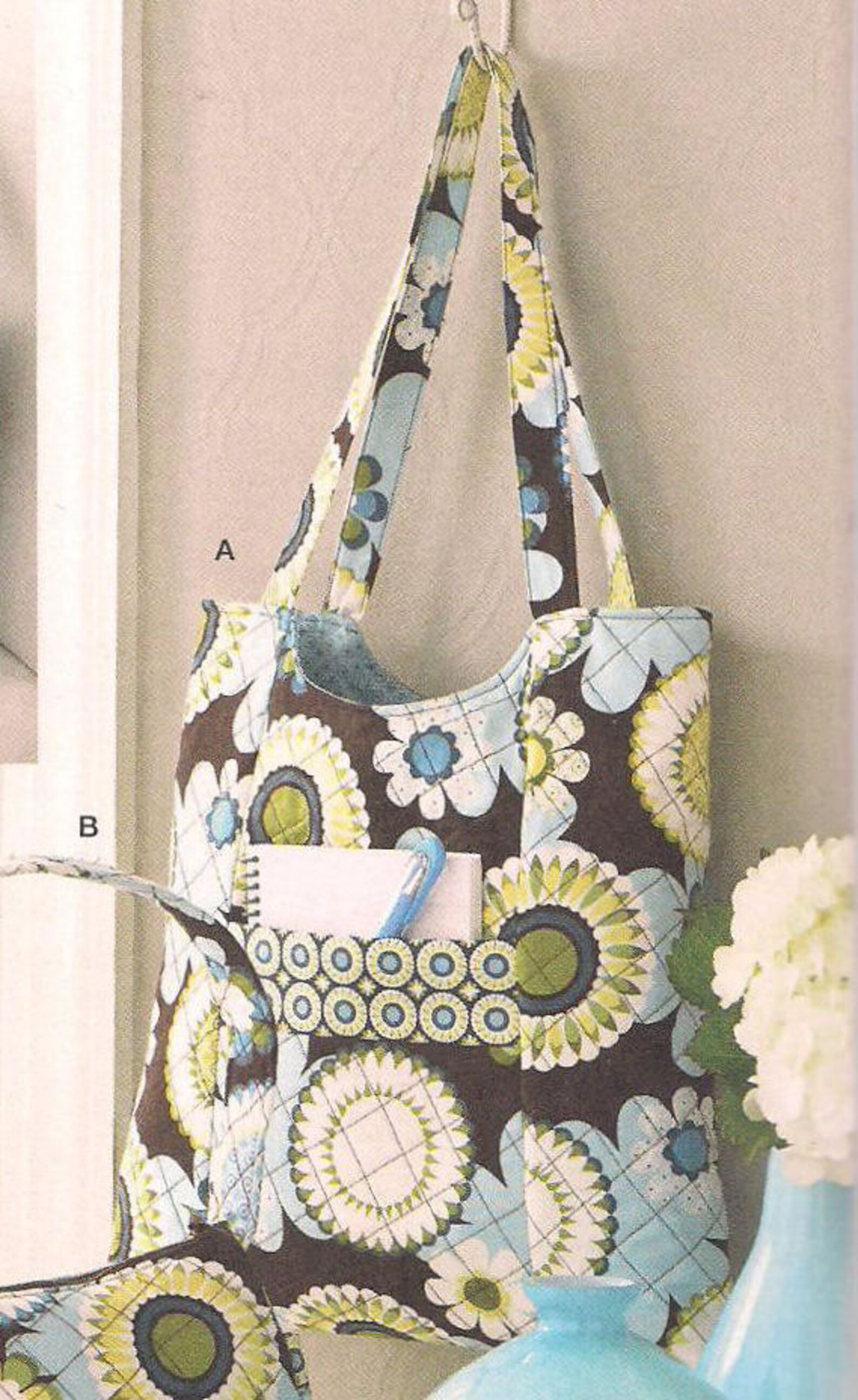 SIMPLICITY PATTERN 2551 Quilted Purses and Totes, Matching Change Purse