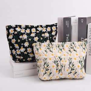 NEU! Handgemachte bestickte Daisy Flower Kosmetiktasche, Daisy Skincare Aufbewahrungstasche, Baumwolle Leinen Make-up Kulturbeutel, Sommer / Strand Geschenk