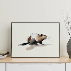 Puede incluir: Una pintura de acuarela en blanco y negro de un castor en un estilo minimalista. El castor es marrón y blanco y está mirando hacia la derecha. El fondo es de color beige claro.