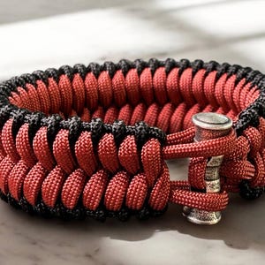 Paracord Armband mit Knebelverschluss, Handgemachtes Armband aus Paracord, Handgefertigtes Rotes Armband für Mann, Geschenk für Ihn