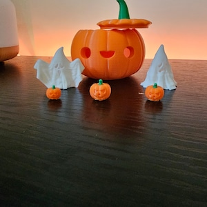 Spooky Ghosts with Pumpkins
