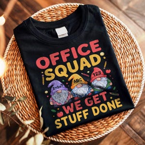 Camiseta Office Squad We Get Stuff Done para la vuelta al cole Camiseta de profesor con gnomo adorable Camiseta de Halloween para asistente administrativo Personal de recepción Regalo Top