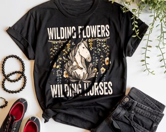Wilding Flowers, Wilding Horses, regalo trendy per la moglie di una cowgirl, stile country rodeo, maglietta unisex a maniche corte con abbigliamento da concerto western