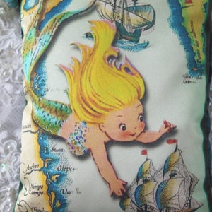 SIRENA DE BARCOS - Bolsita de lavanda - Almohada - Decoración costera y playera - Sirena de mediados de siglo - Seda estampada a mano - Amuleto brillante - Dulce regalo