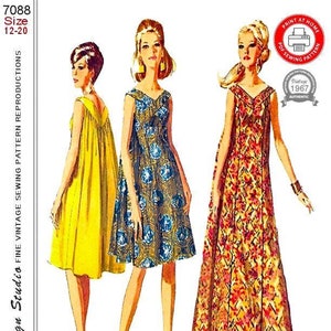 Może przedstawiać: Wzorzec szycia vintage do sukienki bez rękawów z dekoltem w kształcie litery V. Wzorzec jest dla rozmiarów 12-20 i pochodzi z 1967 roku. Wzorzec jest wydrukowany na białym papierze z czerwoną ramką i zawiera trzy różne style sukienek.