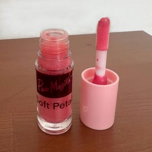 Natural Lip Gloss with Lip Plumper – Soft Petal – Moisturizing, High-Shine, Long-Lasting, Hydrating Gloss in Multiple Colors | Vegan
