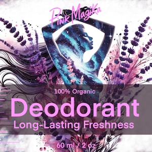 Könnte beinhalten: Ein Deodorant-Produktetikett mit dem Text "Pink Magika" oben. Das Etikett zeigt eine Frauensilhouette mit einem Galaxie-Design, umgeben von lila Lavendel. Der Text "Deodorant" und "Long-Lasting Freshness" sind deutlich sichtbar. Das Produkt enthält 60 ml.