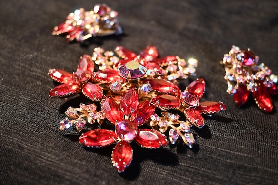 1940s brooch ruby red - Gem