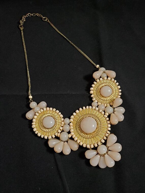 Vintage flower necklace peach gold - image 2